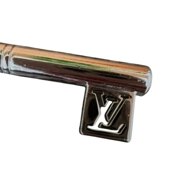 Louis Vuitton Palladium Finish Travel Key Ring - Picture 6 of 8